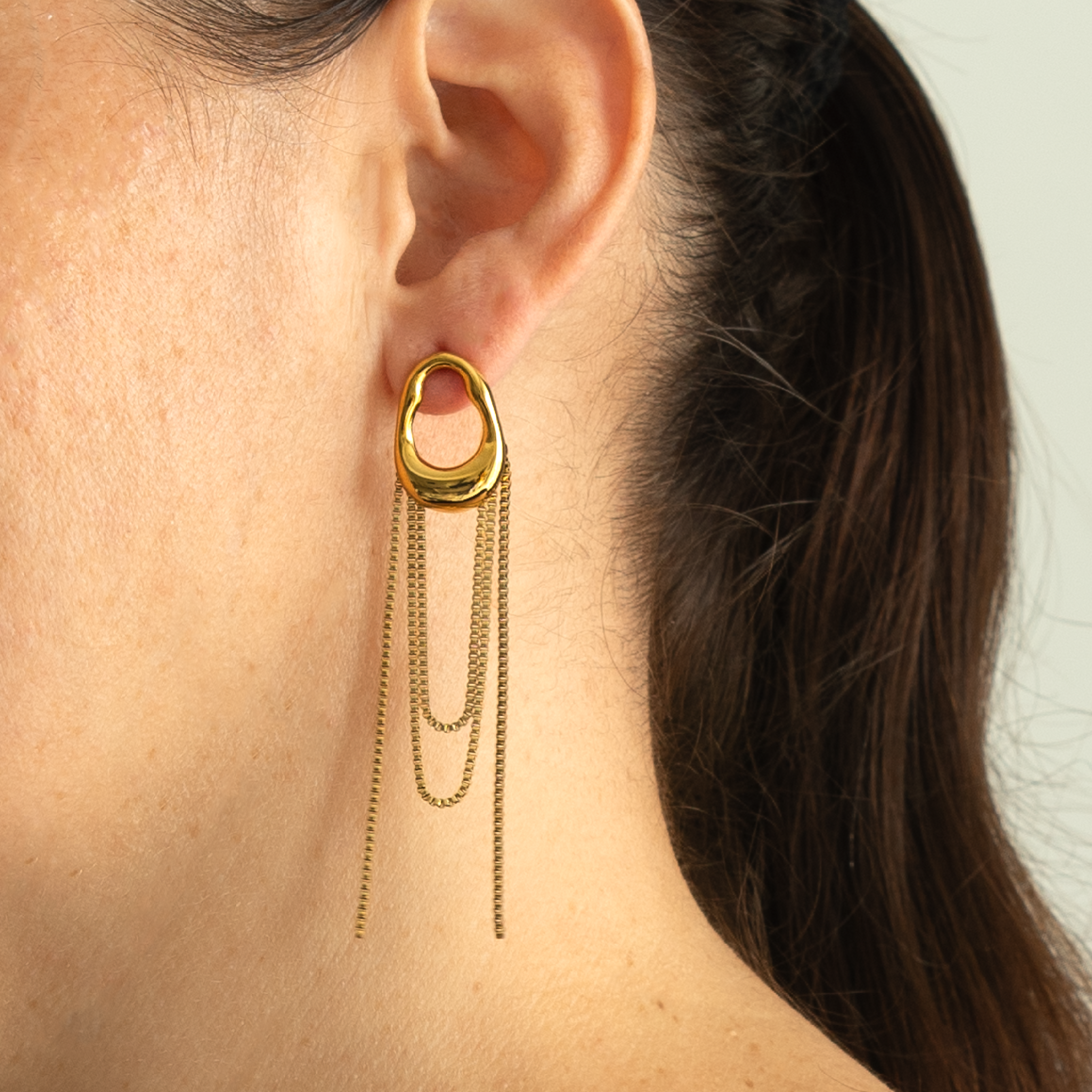 ARETES EMIRA